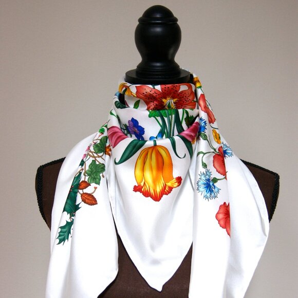 Display #3 Gucci Scarf Iconic Flora Print White Silk Wrap - Picture 12 of 14